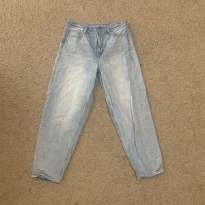 Light wash mom jeans